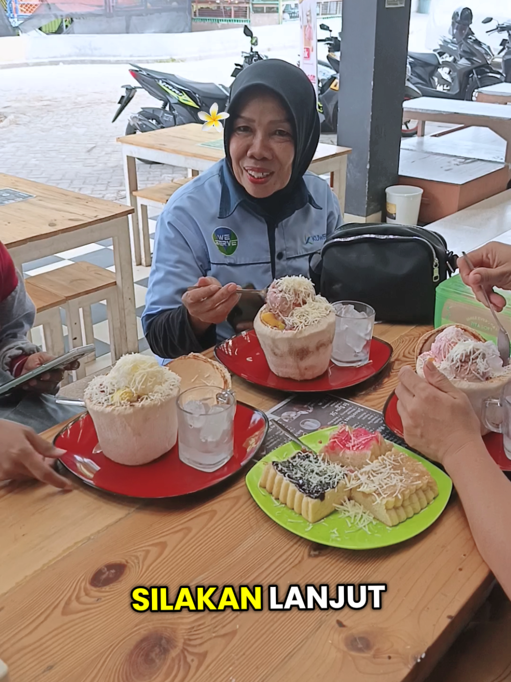 seafood tumpah cikarang..  #kulinerviral #seafood #cikaranghits #jababekacikarang #streetfood 