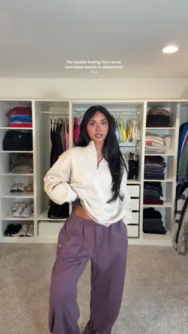 Like who is sheeee lol fit from @Oner Active dc SULY #oneractive #oversized #sweatpantsoutfit #baggy #casualoutfits 