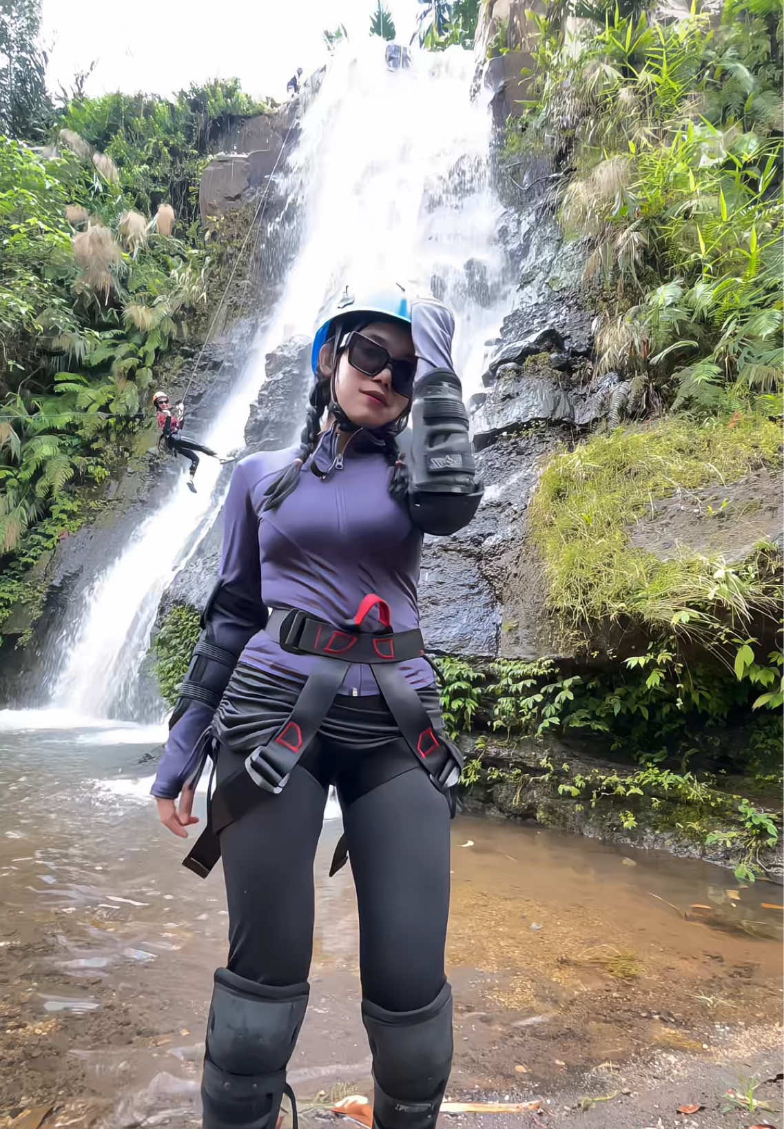 Mumpung masih promo nih canyoneering cuma 195/Orang include: tiket masuk +parkir welcome drink makan 1x dokumentasi perlengkapan safety p3k standat. Trip canyoneering hanya ada di hari Sabtu dan minggu ya. Yuk buruan Langsung saja gedor mimin untuk informasi pembokingan @Demen Liburan 👣  #canyoneering #demenliburan #Lombok #wisatalombok 