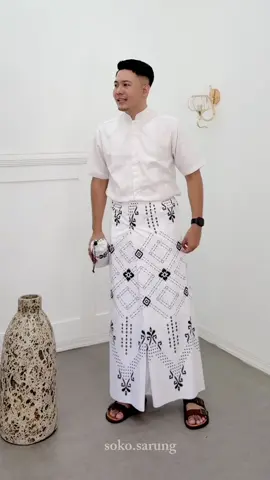 simpel, adem, dan motif nya bagus bangett—sarung ini selalu cocok👀👳🏻 #sarungbhs #sarungpria #sarunginstan #sarungtravel #sarungmurah 