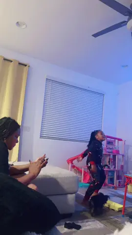 She doesn’t even know I was recording, she thought I was watching TikTok’s 🤣🤣😳 #fyp #kidsoftiktok #dance 
