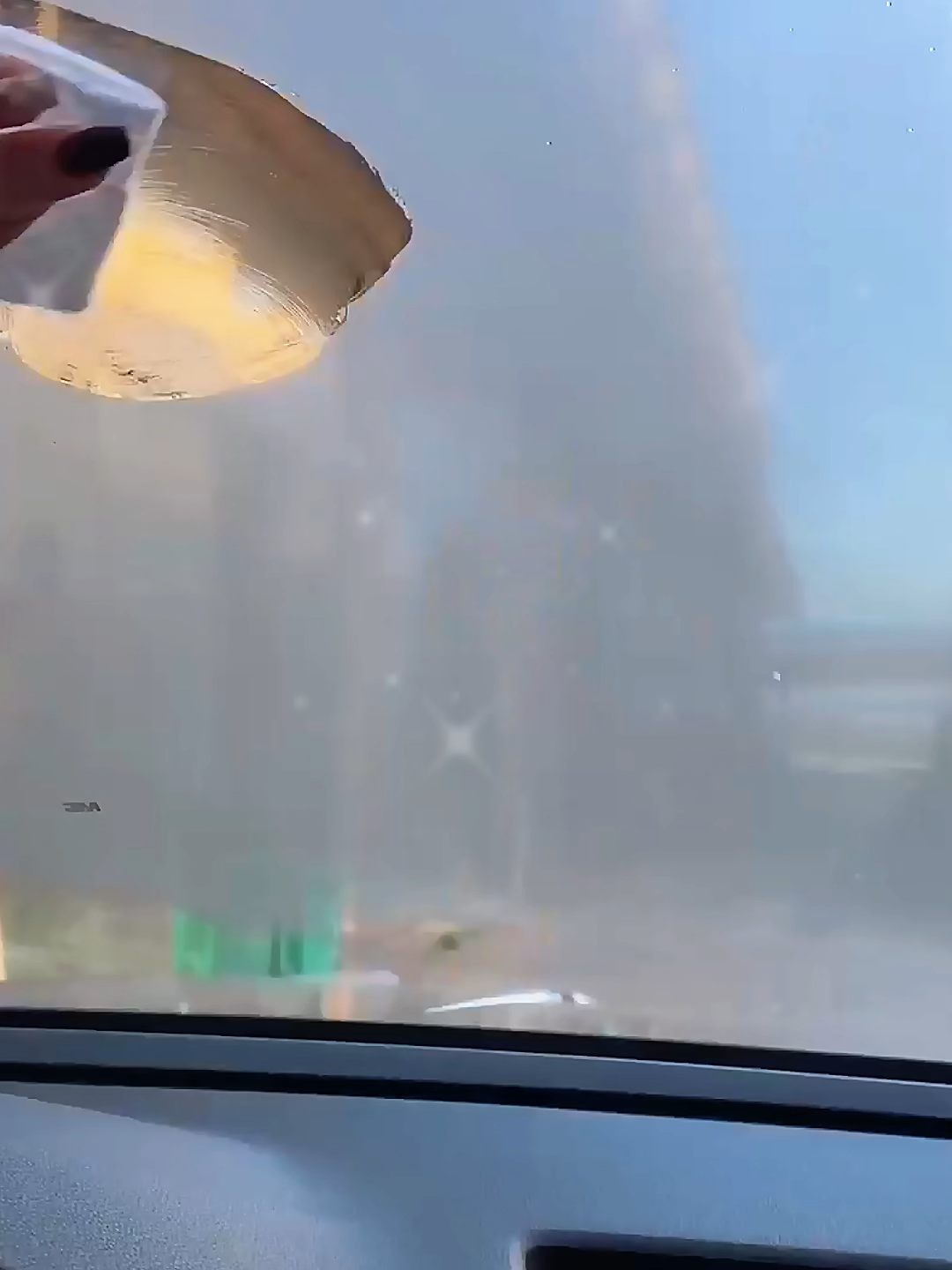 The glass no longer fogs up.#fyp #foryou #tiktok #antirain #helmetspray #glassspray #antirainspray #motorcyclesafety #glasscare #RainRepellent #hometokshop #bonggangfridayfriyay