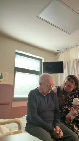 Dads love language lately seems to be back scratches. #lovelanguage #alzheimers #backscratch  #touch #dementia 