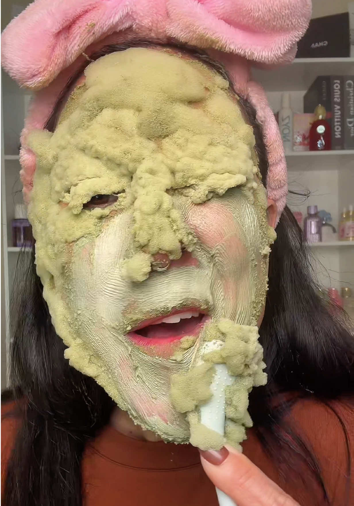 It’s like a home oxygen treatment and works amazing! 🤩 @P.CALM #tiktokshopfalldealsforyou #skincareover40 #koreanskincare #bubblemask 