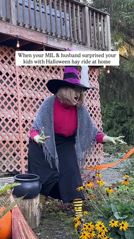 10/10 performance by my MIL 🤣 Em loooved the halloween hayride, ez wasn’t so sure about it 🤣
