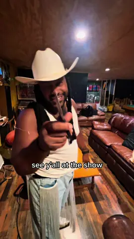 PRE SHOW #FITCHECK BABY!! #GRWM #countrymusic 