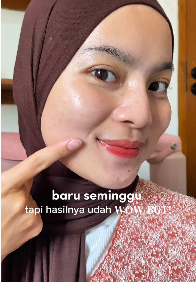 ini sih cocok bgt ya buat gen z kaya aku, udah ringan, sat set, dan bisa ditimpa makeup langsung👏🏻 @lightplus #LightPlus #reviewlightplus #moisturizerviral #lightplusbywardah 