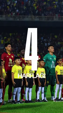 Dari lagu Negaraku ke sorakan #LigaMacamFinal, semuanya menuju ke Suku Akhir (1) #PialaFA2025-26 Tinggal 4 HARI LAGI sebelum Paroi kembali bergema! 🏟️ SUKU AKHIR (1) PIALA FA 2025-26 Negeri Sembilan FC 🆚 Selangor FC 🗓️ 18 Oktober ⏰ 8.30 malam 🎟️ Dapatkan tiket anda sekarang di www.tickethotline.com.my atau di Wisma PBNS hari ini sehingga jam 4 petang.  #NSFC #HobinJangHobin