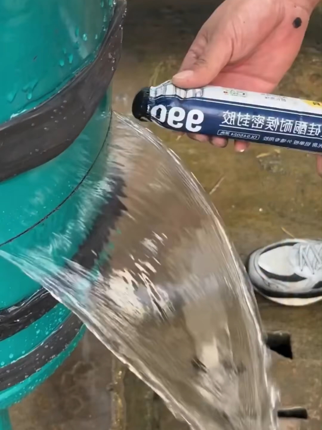 Hindi mo na kailangang mag-alala sa tagas o bitak! 💪 Strong Waterproof Sealant — pangmatagalang proteksyon laban sa tubig, init, at alikabok! Para sa glass, metal, kahoy, tiles o kongkreto — isang tube lang, solve lahat! 🏠✨ #siliconesealant #waterproof