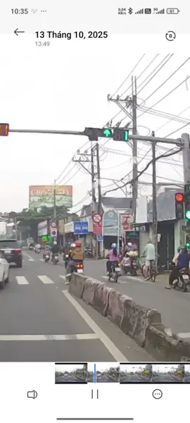 Cứ tưởng chỉ có trên Tiktok ụ má cái thằng 