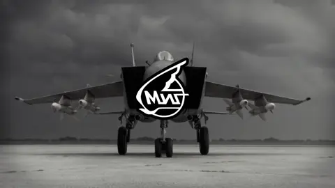 “ nếu lực đẩy đủ lớn thì viên gạch cũng có thể bay “, đó là lời tuyên bố đầy hùng hồn của các kĩ sư liên xô khi tạo ra được con chim thép với trọng lượng gần 15t nhưng lại bay với tốc độ mach 2.8 ( tương đương 3,445km/h)#mikoyan #mikoyan_mig_25 #lienxo#Mig_25 #maybaychiendau 