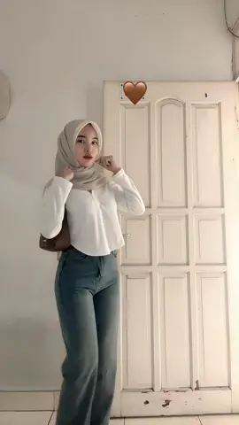 Celanaku di keranjang kuning yaa warna snow blue💙#adayastore #jeanswanita #ootdfashion 
