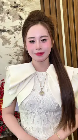 Khách tiệc bên e #tranlinhmakeup #xuhuong 