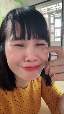 Lần đầu nhận quà mà khóc#xuhuongtiktok #giaoviencap3 #didaycogivui #mevacongai @Vy 