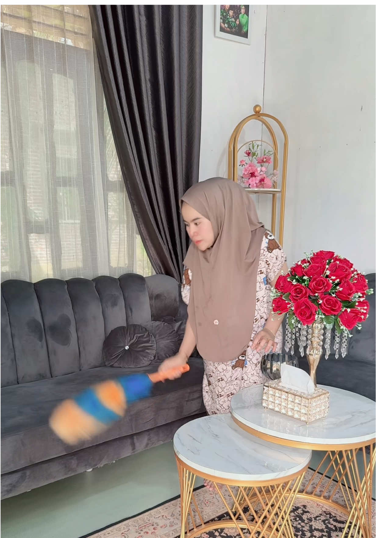 Bersih2 rumah gays😍😍