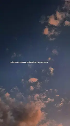 La luna no presume, solo existe… y eso basta 🌙#luna #poramarte #fy #parati❤️ #teamo 