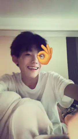 我鼻子这颗痘终于好了 #随便拍#zhuohao #卓濠 #outfitdouyin #myoutfit 