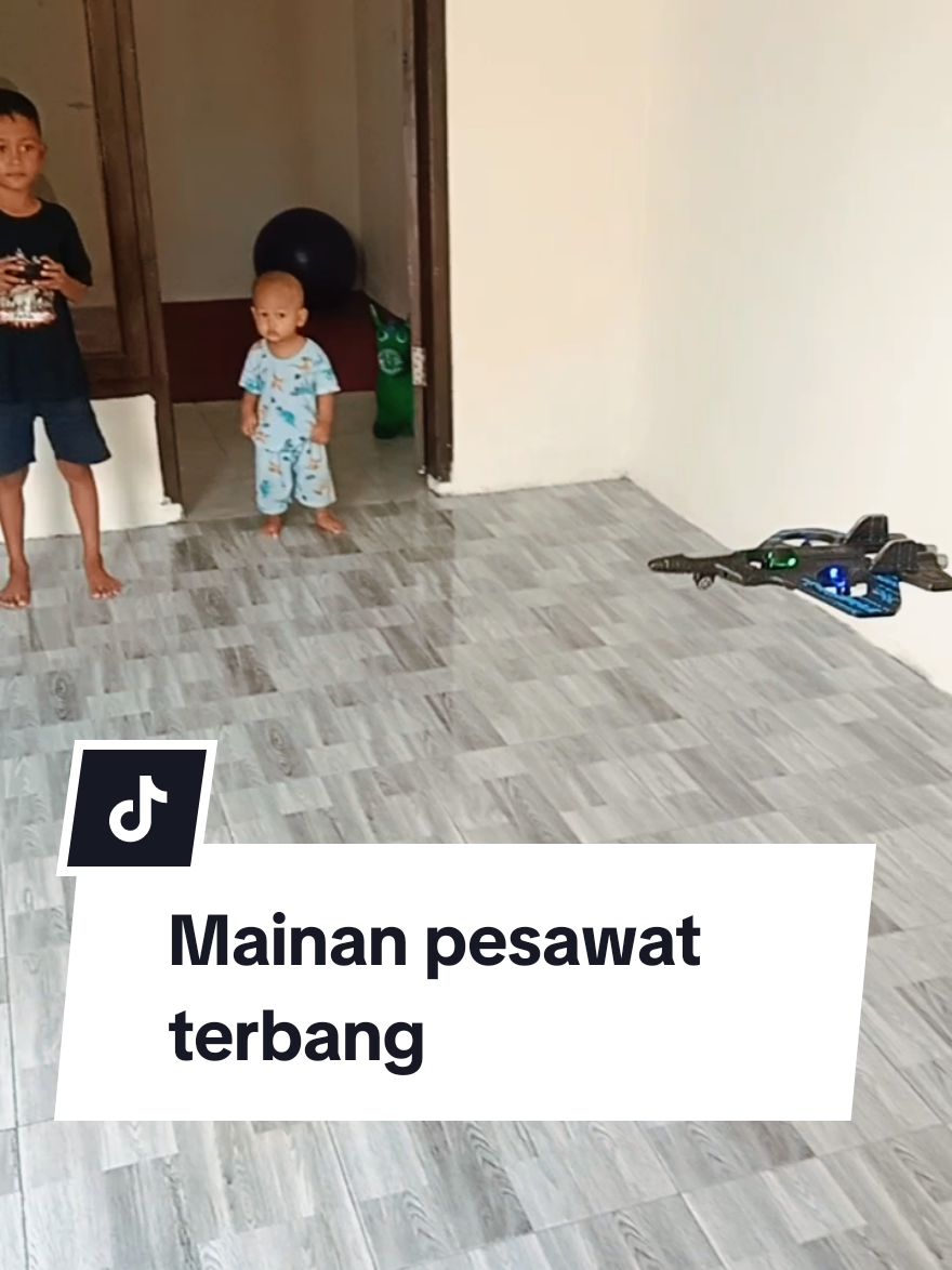 Pesawat terbang tempur remote control bisa salto #pesawatterbang #mainanpesawat #mainanpesawatterbang 