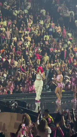 #nickiminaj #fentysuperbrandday 