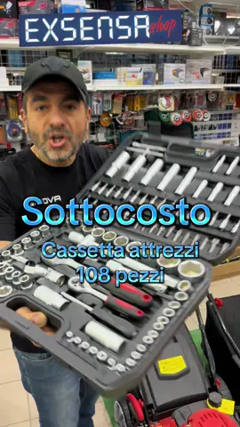 Cassetta attrezzi da 108 pezzi doppio cricchetto, bussola fino a 32  in acciaio prezzo 25 €    Trovate il riferimento telefonico sul nostro account. Vi aspettiamo in Negozio, basta cercare su Internet EXSENSA SHOP indirizzo. ⏰ORARI: lunedì al sabato dalle 9:00 alle 20:00 orario continuo  domenica dalle 9:00 alle 13:00 Trovate il riferimento telefonico sul nostro account. ✋Ma tranquilli se non potete raggiungerci  🚚SPEDIAMO IN TUTTA ITALIA! #attrezzi #officina #faidate #exsensashop #sanvitaliano 