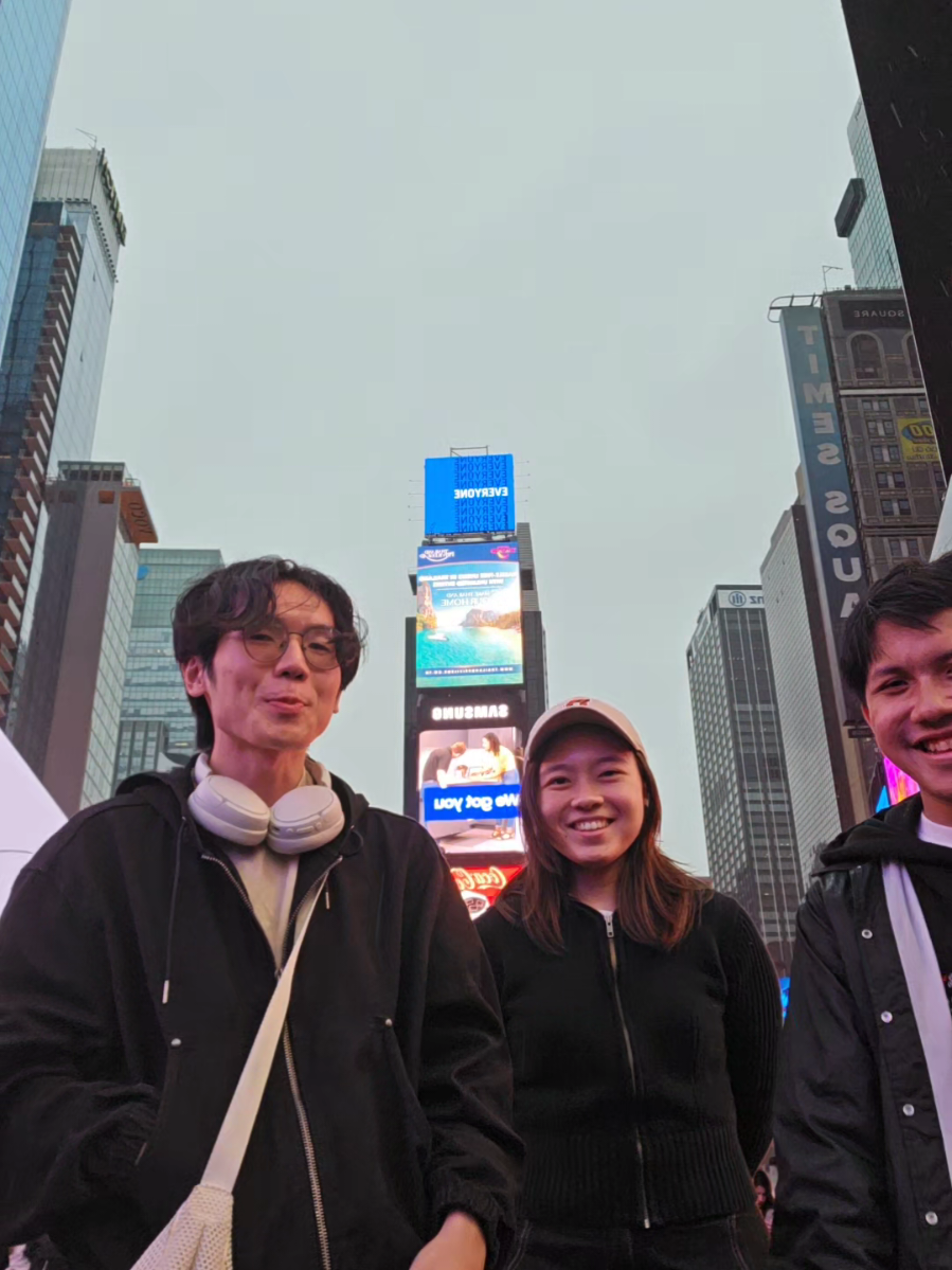suki suki suki in the middle of times square is a vibe. sayangnya @Arkan @felicia ga ikutan #nyc #wibu #sukisukisukisuki 