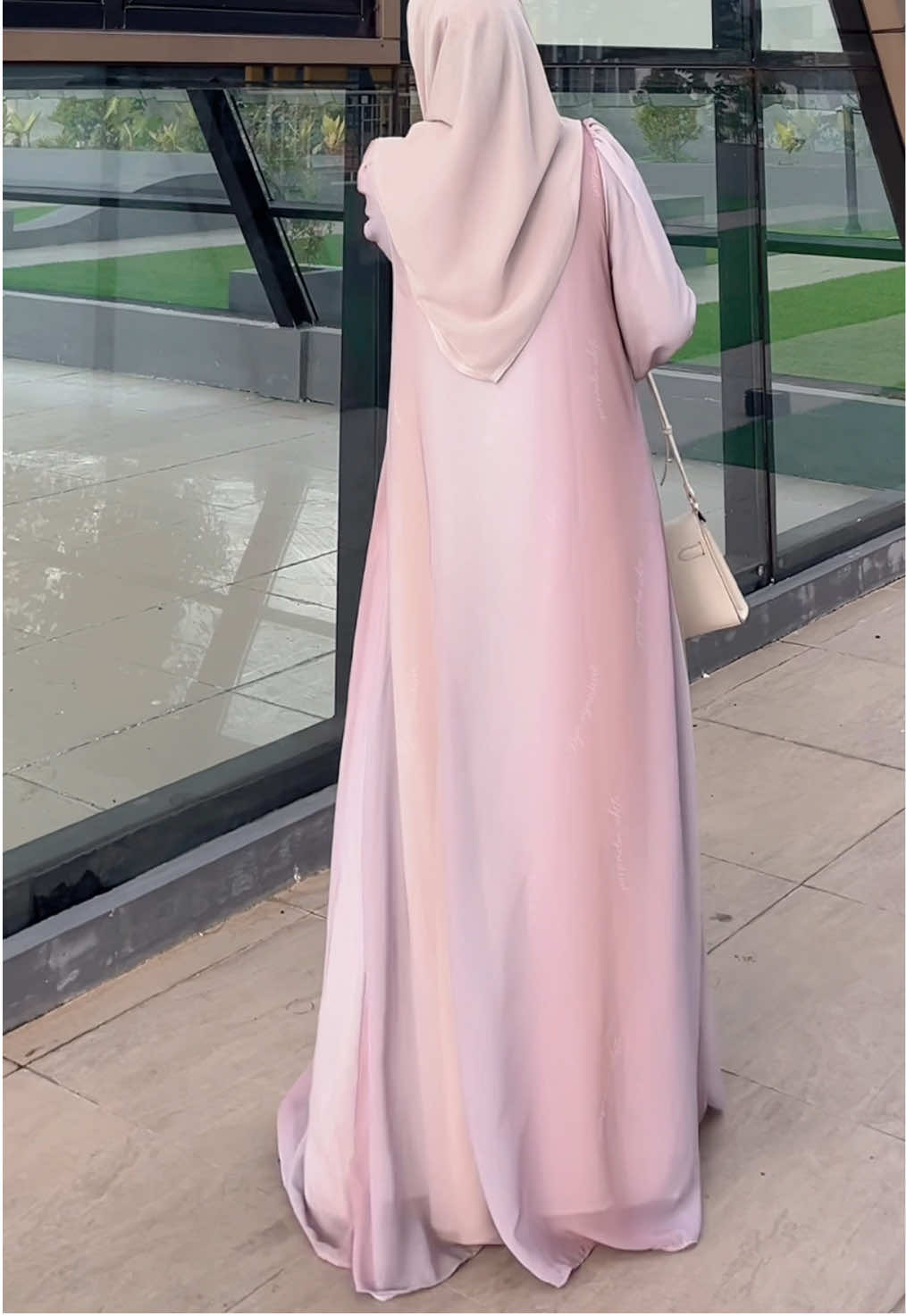 Definisi Dresss Terrrmewahhh Sejagattt Rayaaaa 🤭😜 Ahkkk pokoknyaaa ngga nyesel chekouttt dresss yang satuu inii 😭🤌🏻#dress #dresskondangan #dresslebaran 