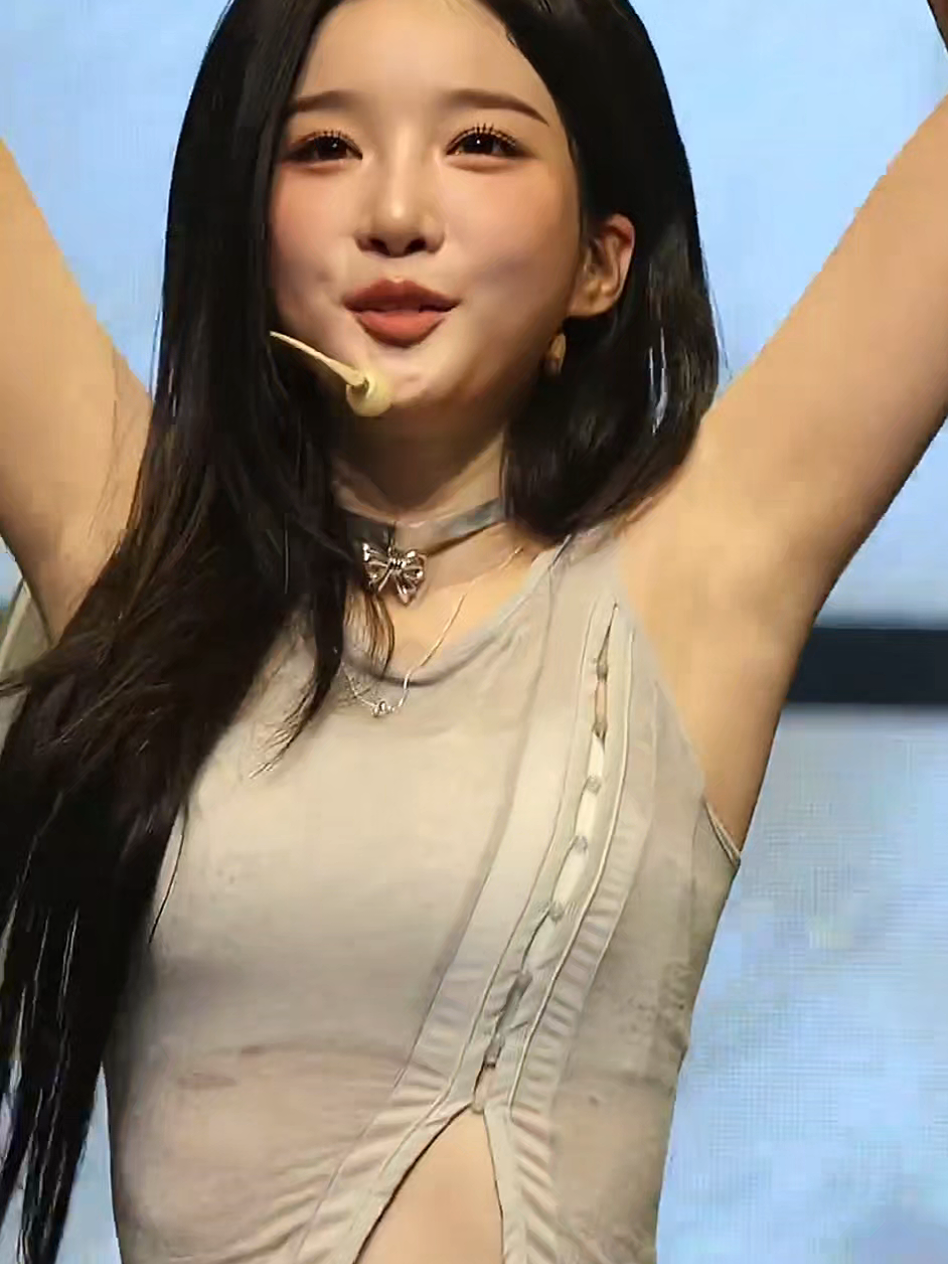 Yooyeon #tripleS #트리플에스 #yooyeon #kimyooyeon #triplesarmpit 