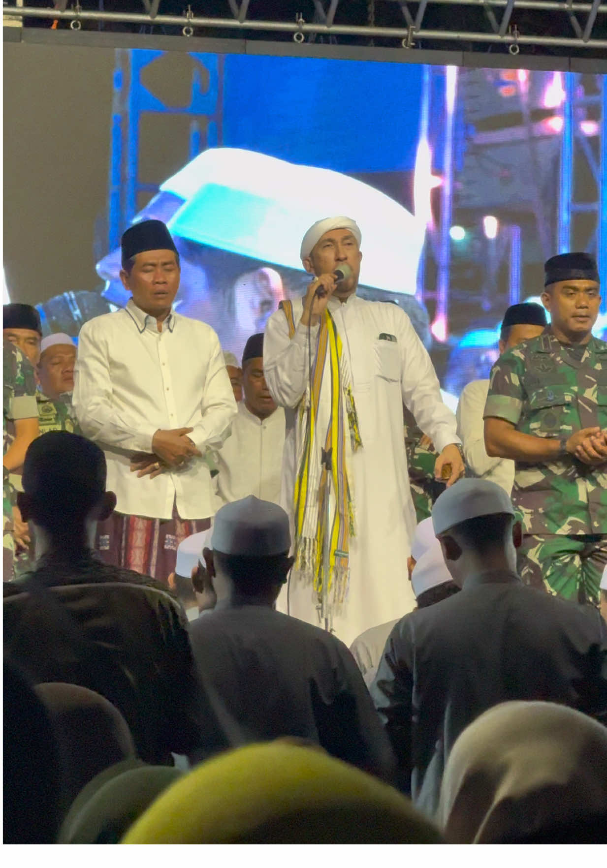 Puncak Kerinduan Mahalul Qiyam🤍💚🕊️🍃 || Habib Ali Zainal Abidin Assegaf || KH Anwar Zaid || Majelis Az Zahir Pekalongan || Lapangan Gentan, Baki, Sukoharjo #majelisazzahir #azzahir #azzahirpekalongan #habibbidinassegaf #zahirmania @majelisazzahirofficial @ZahirManiaa  @Bolo Majelis Sholawat @𝙂𝙋𝙎 𝙉𝙂𝘼𝘽𝙀𝙏𝘼𝙉 KLATEN