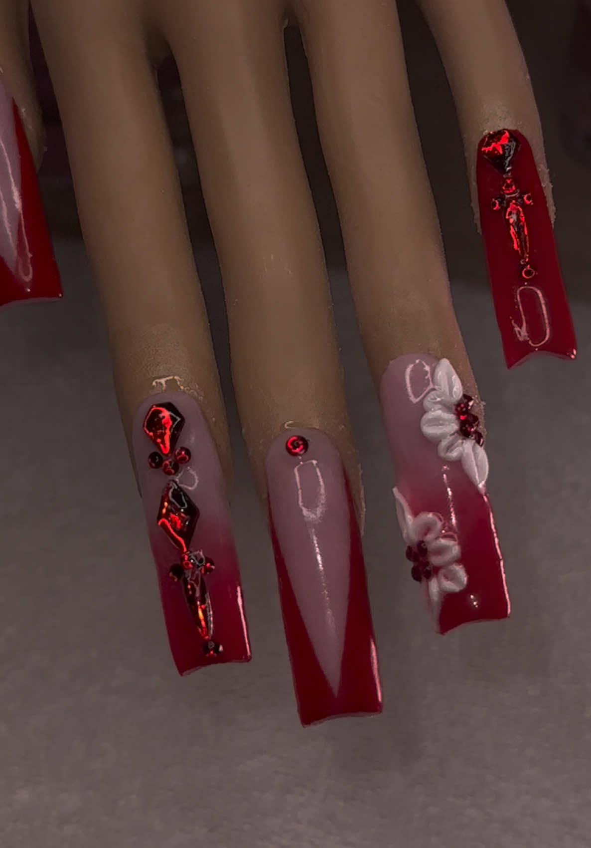 📍 Northeast, El Paso ‼️ book to get your nails right. 💋❤️ Dm on TikTok or IG in bio 📲💅🏻 #elpasonails #nailtech #rednails #nailart #elpasotexas 