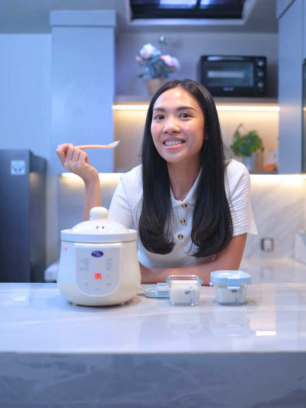 🥛✨ Bikin Yoghurt Homemade Lebih Praktis! Ternyata gampang banget loh, Bund, bikin yoghurt sendiri di rumah pakai BabySafe Slow Cooker BabySafe🍶 Cukup masukkan Fresh Milk + Yoghurt ke dalam Slow Cooker, tekan menu Yoghurt pada panel fungsi, dan biarkan Slow Cooker bekerja.  Hasilnya yoghurt lembut, sehat, dan pastinya higienis untuk si kecil 💕 ✅ Lebih hemat & sehat ✅ Tanpa pengawet ✅ Cocok untuk camilan si kecil maupun keluarga Yuk coba kreasi yoghurt homemade bareng LB020! 🤍 #BabySafe #SlowCookerLB020 #HomemadeYoghurt #MPASI