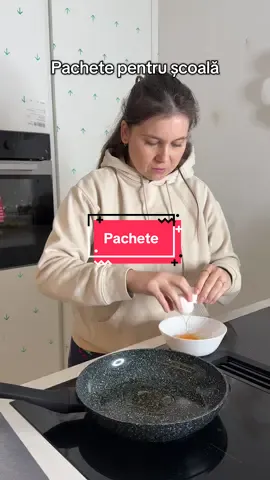 Luni, miercuri și vineri fructe. Marți și joi au voie cu un biscuite ceva fără ciocolată, dar eu evit să le pun dulciuri la școală. Mănâncă destule acasă. #pachete #pachetscoala #pachetel #lunchtime #lunch 