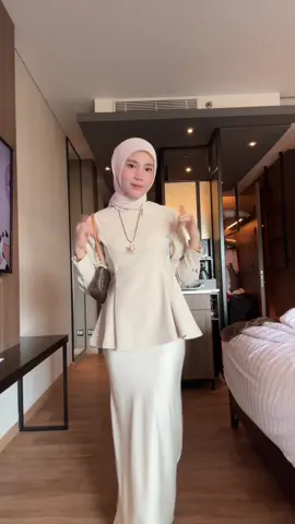 suka bgt sm look outfit kali ini🤎  #OOTD #outfitideas #fyp 