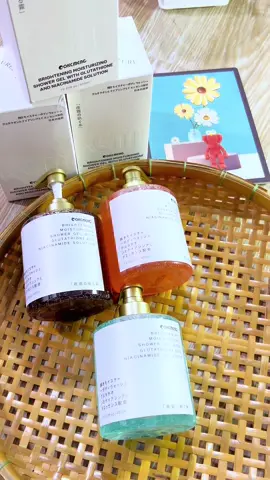 Sữa tắm hương nước hoa hỗ trợ dưỡng trắng sáng da #emchintaphoa #xuhuong #xh #suatam 