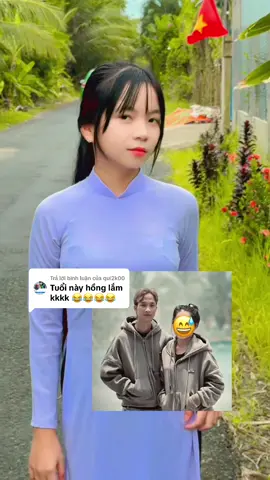 Trả lời @qui2k00 hỏng biết bạn và vợ có lục đục gì không chứ làm chồng mà đi khen đứa con gái khác hồng là không ổn bạn ạ :))