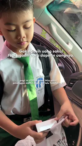 Pelajaran entrepreneurship langsung dari mama ya, mas 😆🤝 Biar nanti gak cuma bisa jajan, tapi juga bisa cuan 