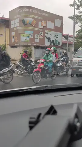 bố mẹ cho ăn học đầy đủ mua xe máy cho đi nhưng mà mua xe máy cho đi Hình như là không kèm theo là dạy luật cho biết hay sao ấy à🤔🤔🤔