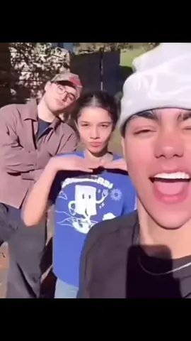 Awww I still don't understand why I deleted it 🤨🤨 @Malia:) @Joshua Colley @Malachi Barton #fyp #fouryoupage #paratii #dzworldscollidetour #malachibarton 