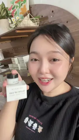 Nhìn thì tưởng bóng dầu nhưng ai ngờ kem dưỡng da này có hỗ trợ kìm dầu nhẹ trên da luôn #goclamdep #skincare #lamdep #chamsocda #choosebythie 