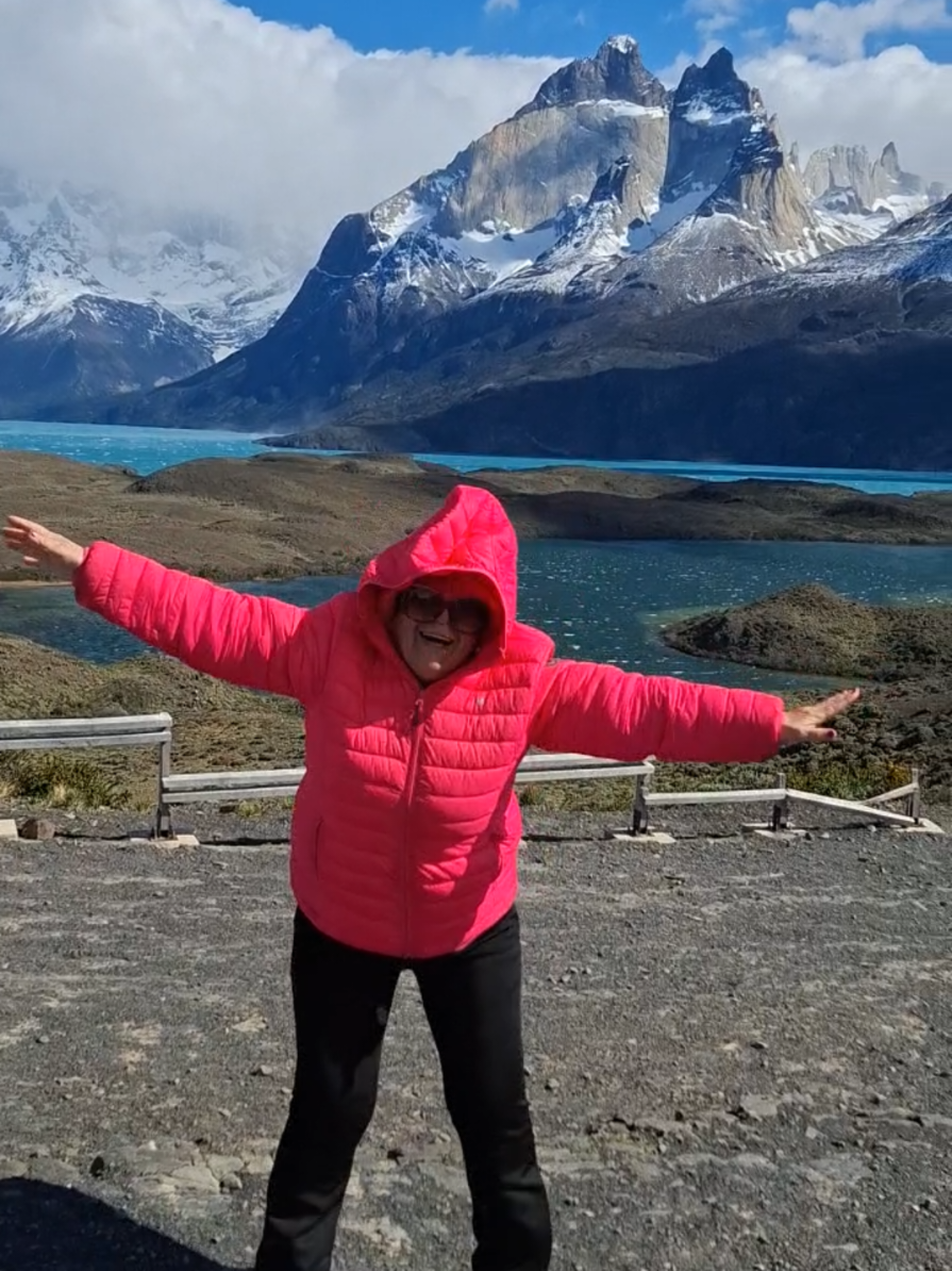 La pequeña brisas en Torres del Paine, una experiencia única🤩, que no olvidaremos jamás!!! 💖#patagonia #torresdelpaine #turismorocatemuco #ptonatales 