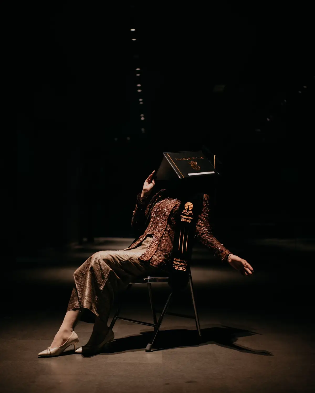 Spesial PadosMoment Graduation of Kak @idawijaya_  . . big thanks for venue : @gik.ugm  contact for booking : @padosmoment #padosmoment #weddingyogyakarta #fotowisudaugm #fotowisuda #gikugm             