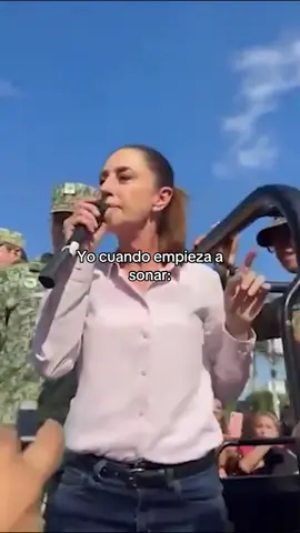 Yo cuando empieza a sonar: Mientras duermes  #claudiasheimbaum #juniorh #mientrasduermes 