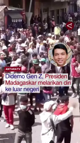 Presiden Madagaskar Andry Rajoelina kabur meninggalkan negaranya dengan menggunakan bantuan militer dari Prancis. Krisis air, listrik dan korupsi, serta pemerintahannya yang buruk, membuat Rajoelina diunjuk rasa oleh masyarakat yang dipimpin oleh kalangan muda. Simak berita terkini dan program-program menarik Antara TV di youtube Antara TV Indonesia dan antaranews.com/video! #AntaraTV #BeritaInternasional #Demo #PresidenMadagaskar #AndryRajoelina