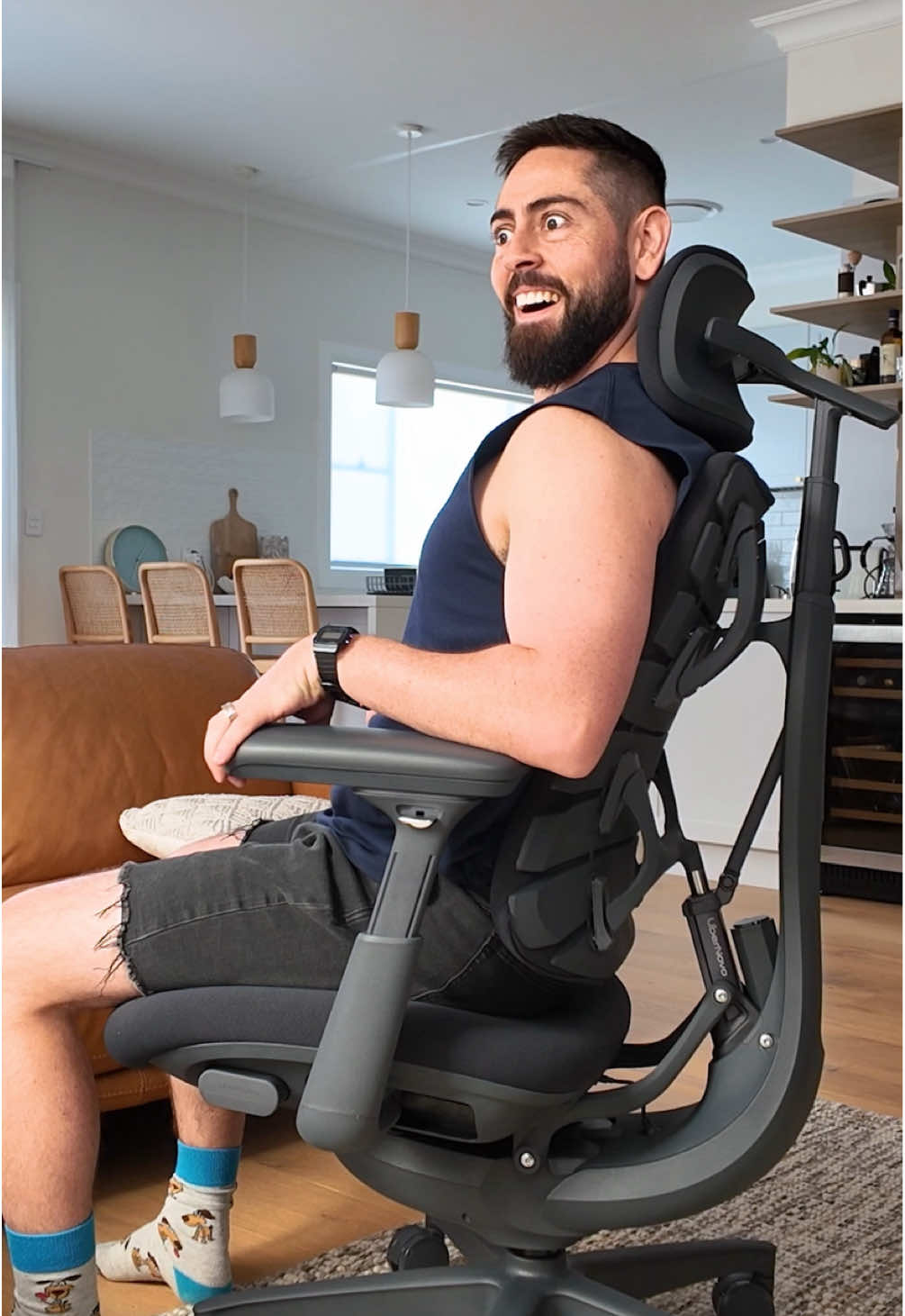 Unboxing the World's First DYNAMIC Chair @LiberNovo ... My Back Has Never Felt Better #libernovoomni #ergonomicchair #officechair #omnipreorder #WFHOfficial 