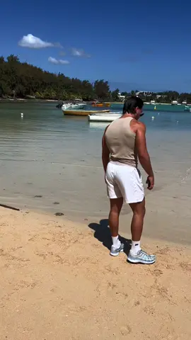 Je pars à l’île Maurice Episode 7 !🇲🇺🏝️☀️ Aujourd’hui 2ème Jour sur l’île Maurice, je visite la plage et on fait des courses 👌🏽 #maurice #travel #voyage #france #capmalheureux