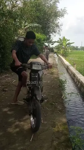 Rodok panik gas e nyantol😭 #2taklovers #hondaalpha #3kmkagakngejim 