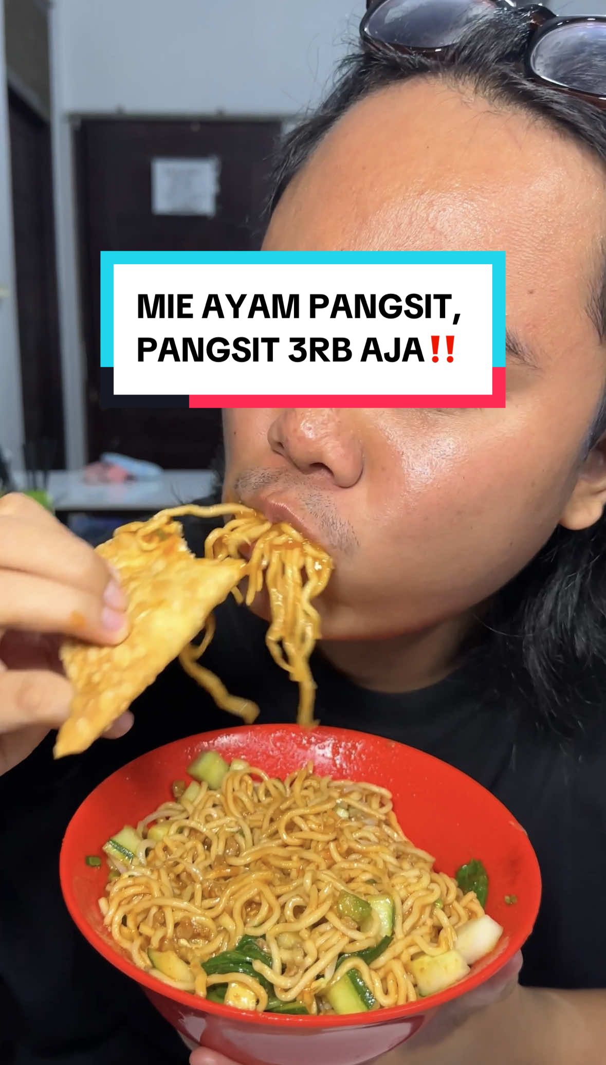 MIE AYAM PANGSIT JUMBO‼️ CUMA 3RB PANGSITNYA.. Aliggg mie pangsit teralig porsinya! Makin dimakan makin ga abis abis aligg! Eug fav nya pangsit rebus nya sii.. beehh kane nya beda! Gimanaa.. Gassin gaa..🛵💨 🎯MIE AYAM PANGSIT 86🎯 (Di pahoman, samping sekolah xaverius pahoman, bandar lampung) #husennbj #miepangsit 