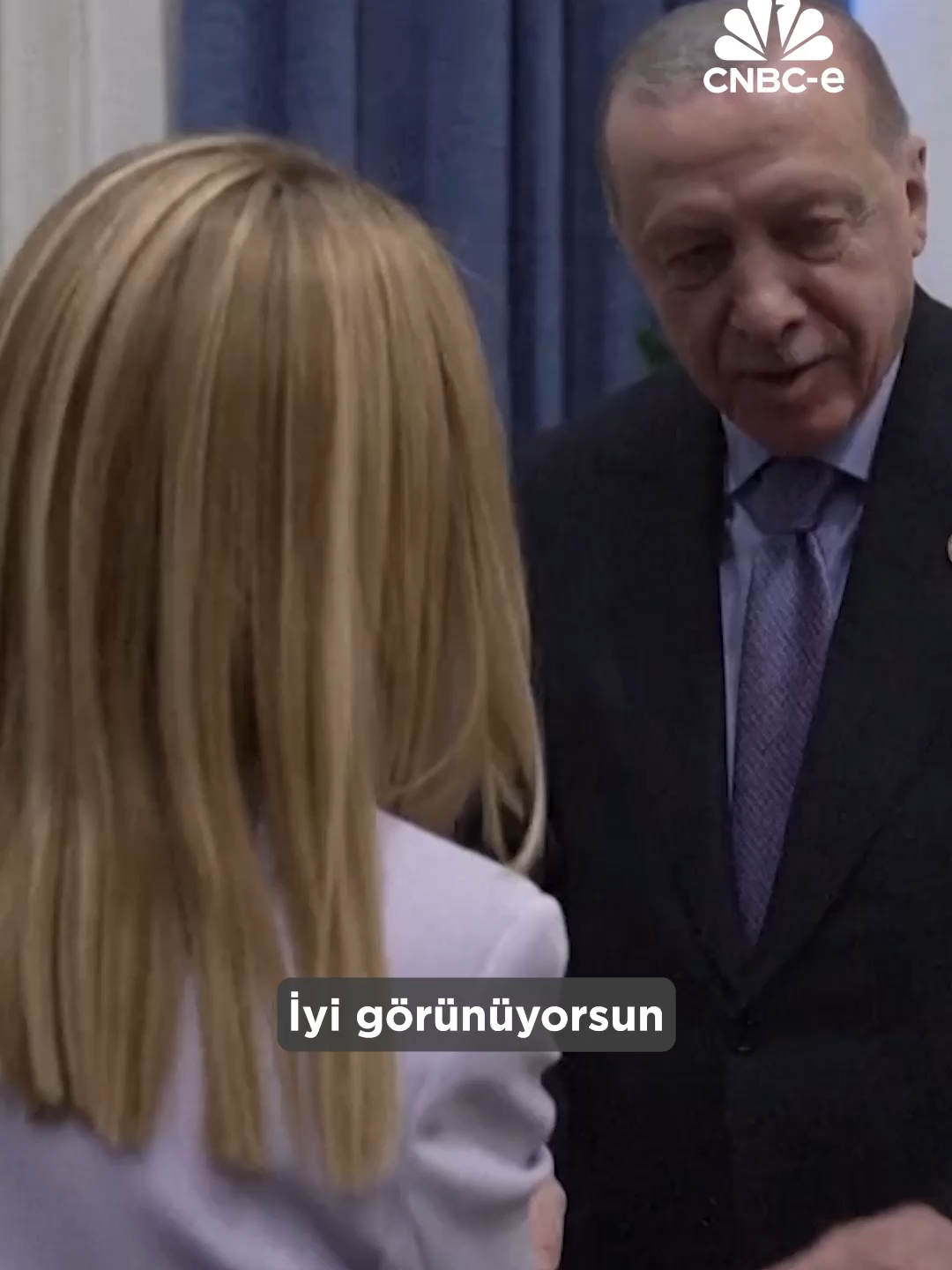 Erdoğan'dan Meloni'ye: Sigarayı bıraktırmam lazım Cumhurbaşkanı Erdoğan, Gazze'de ateşkes zirvesi kapsamında bulunduğu Mısır'da uluslararası düzeyde pek çok temasta bulundu. Erdoğan burada İtalya Başbakanı Meloni ile görüşerek kendisinin iyi gözüktüğünü söyledi.  Erdoğan Meloni'ye, 