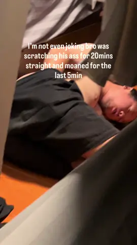And I came back from the toilet, bro was legit trying to climb into my bed😂 Im still confused #offgrid_ollie07 #solotravel #weird #hostel #cheaptravel 