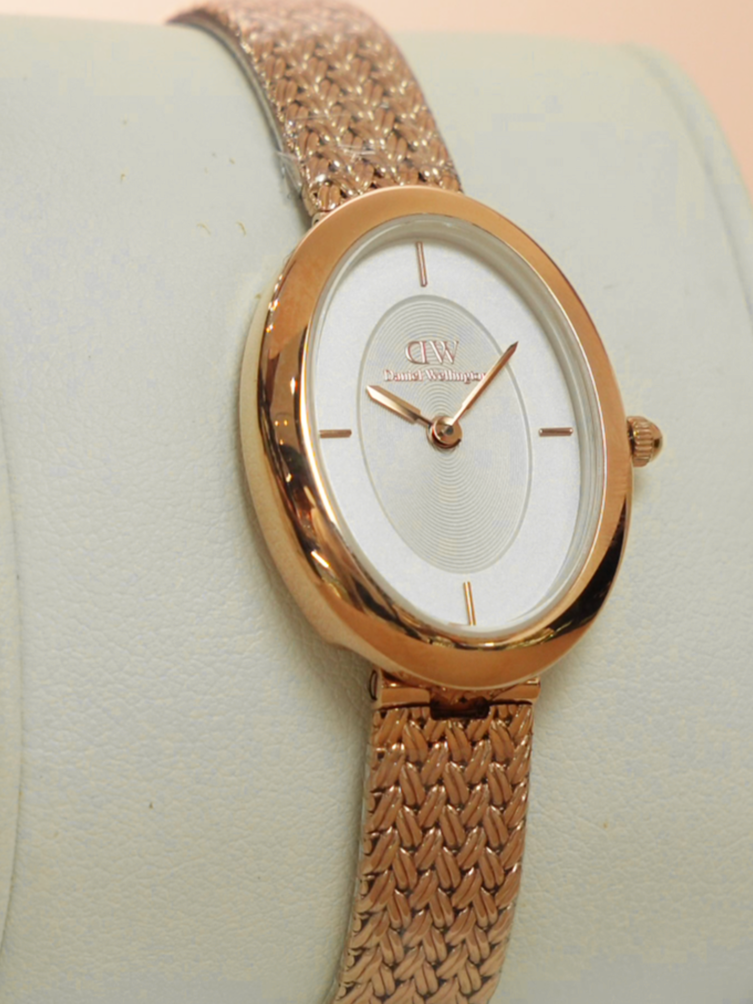 Juliette - 3 shades – 1 timeless spirit #DW #danielwellington #DWVietnam #DWinVN #VietNam