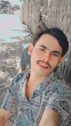 তোরে ভালবেসে আজ এই জীবনের কোন মূল্য নাই 